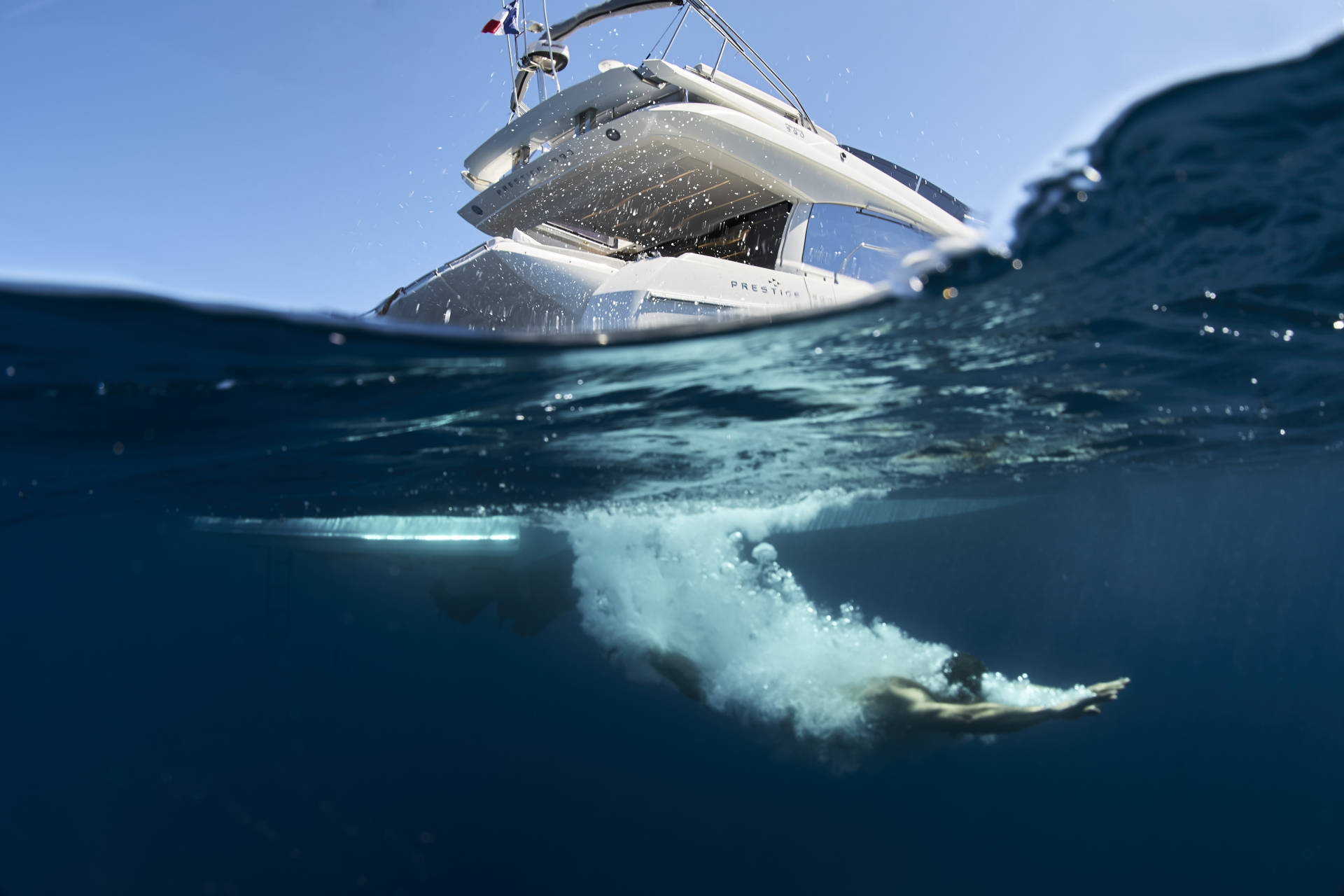 Откройте мир водных приключений с AURORA MARINE AGENCY! 