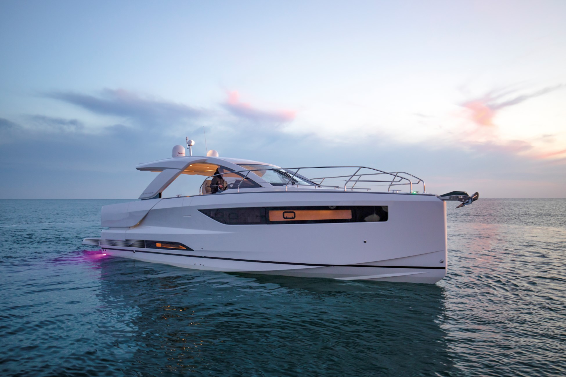 Первая модель нового модельного ряда Day Boat - Jeanneau DB 43