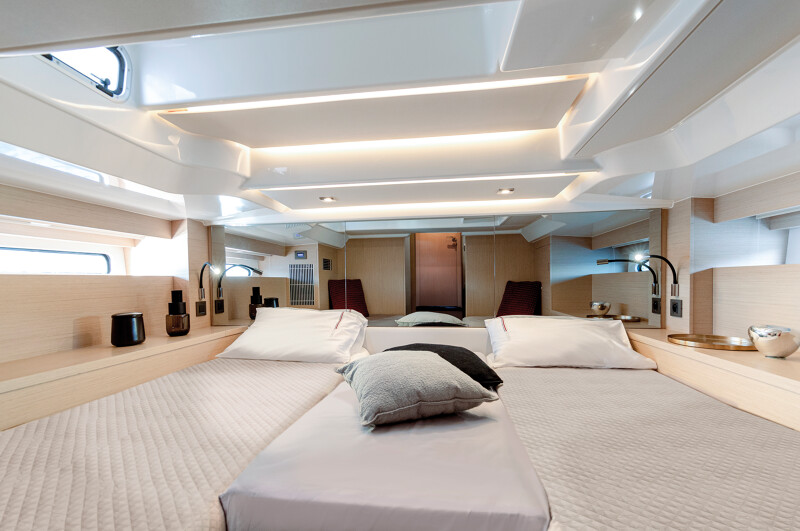 Jeanneau DB 37 финалист Motor Boat Award 2025