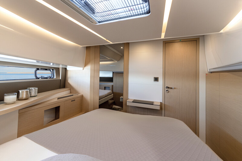 Jeanneau DB 37 финалист Motor Boat Award 2025