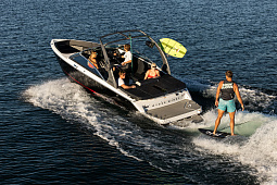 Four Winns H4 Surf